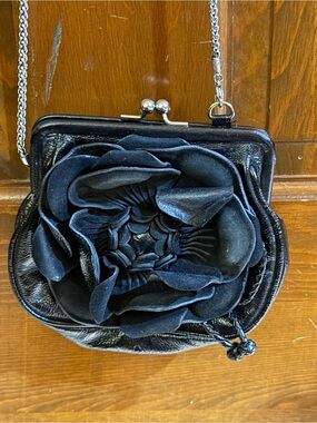 Brighton Rosalie Black Patent Leather Floral Kiss Lock Crossbody Coin Purse Bag